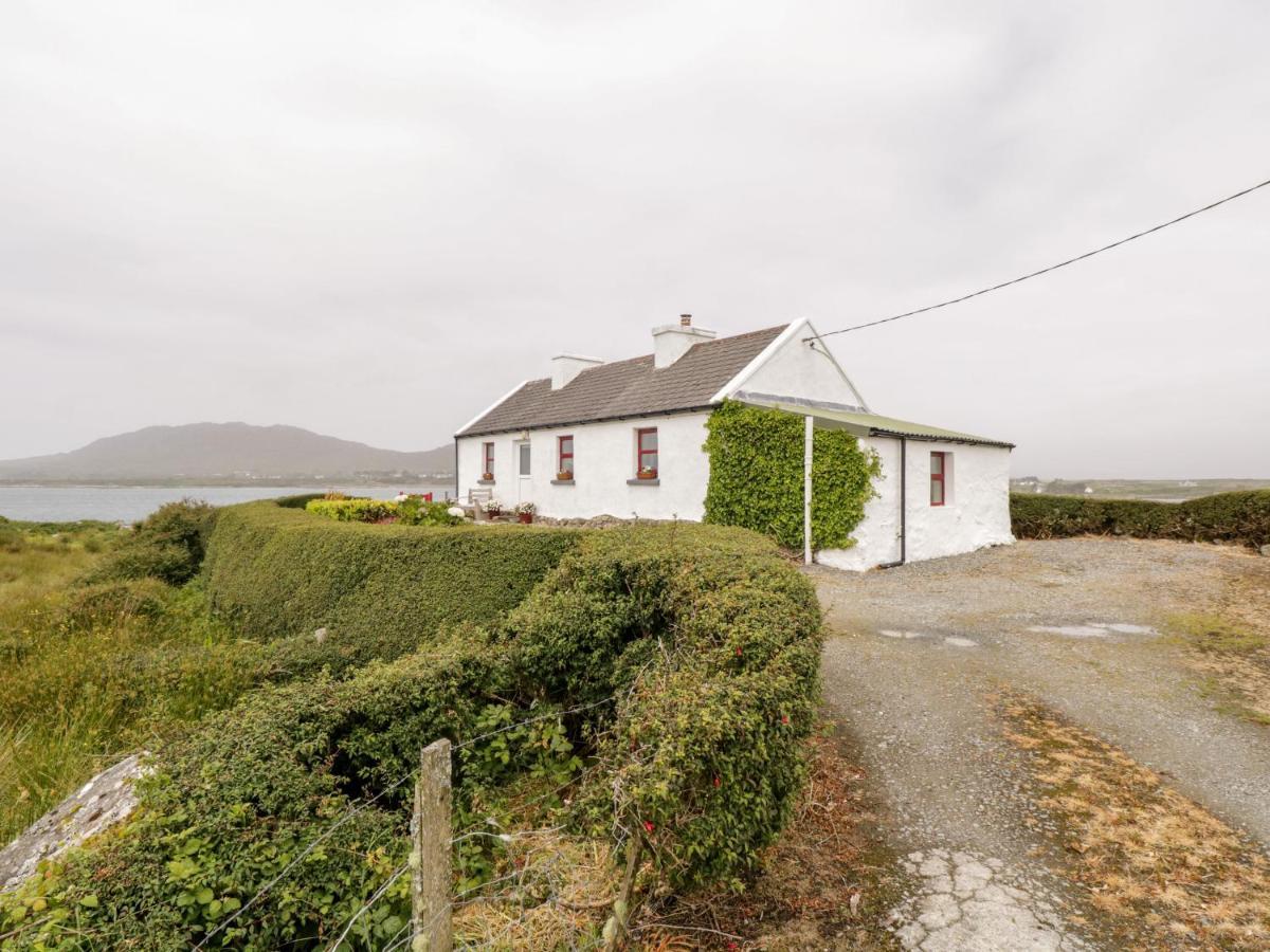 The White House Villa Roundstone Exterior photo