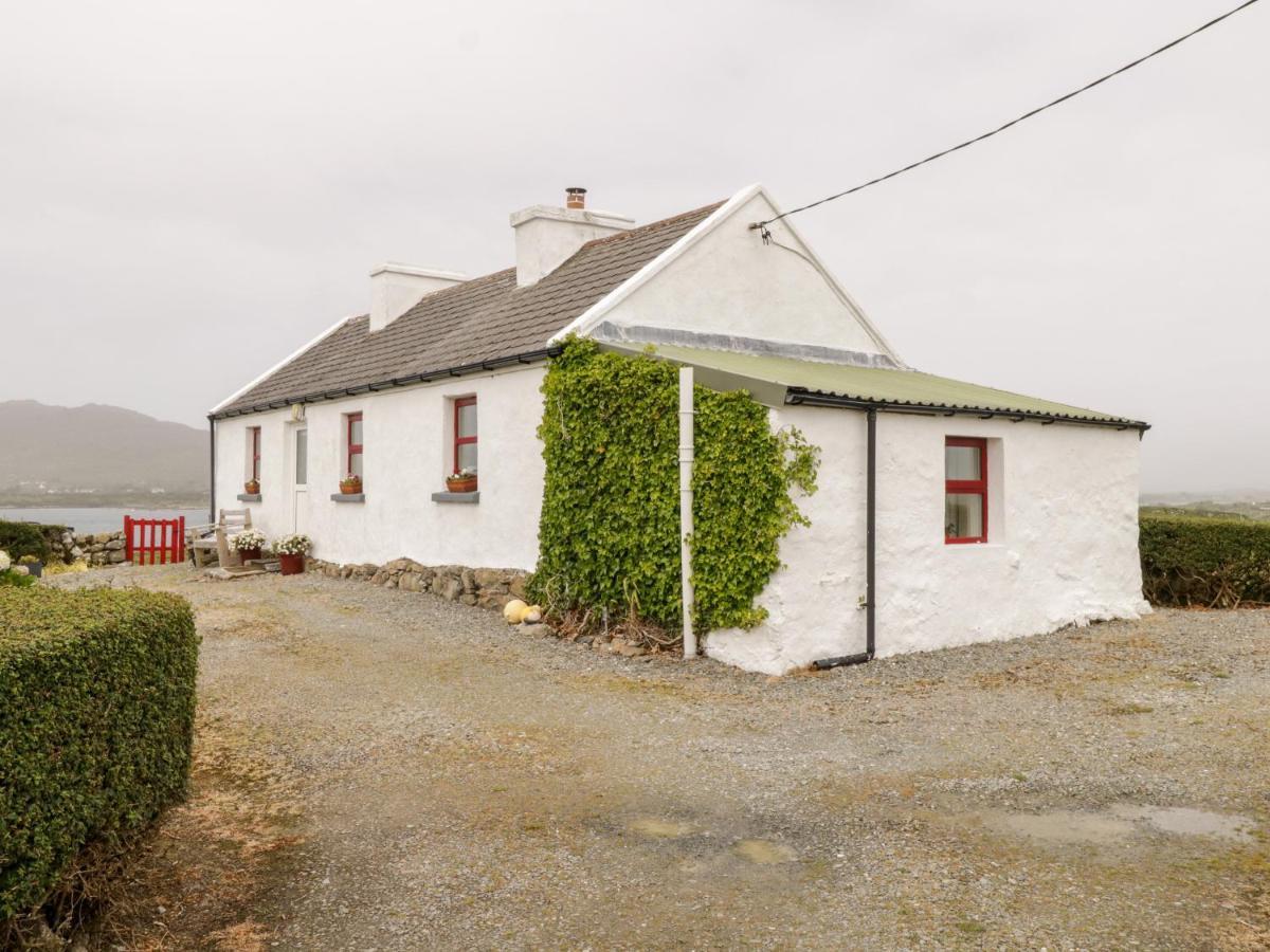 The White House Villa Roundstone Exterior photo